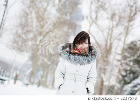 Young woman in Paris on a winter day 8237578