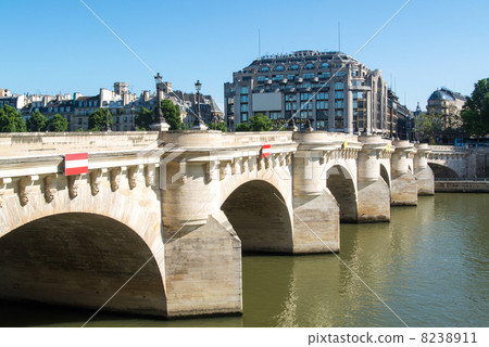 Paris Pontneuf Bridge 8238911