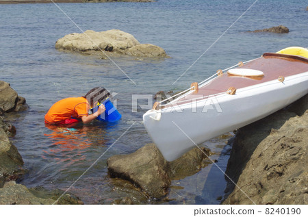 劃皮船與孩子的手工製造海觀察水下與鏡片 8240190