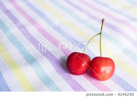 兩個櫻桃 8240290