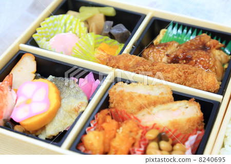 美味的午餐盒與各種配菜 美味的午餐盒與各種配菜 8240695