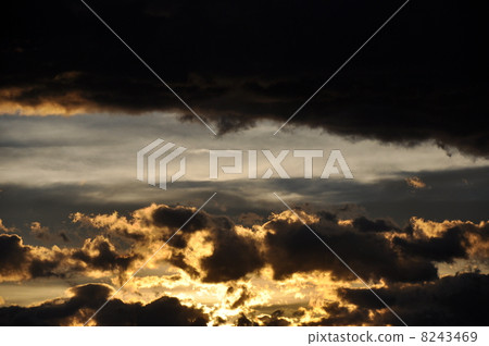黃昏和雲彩 8243469