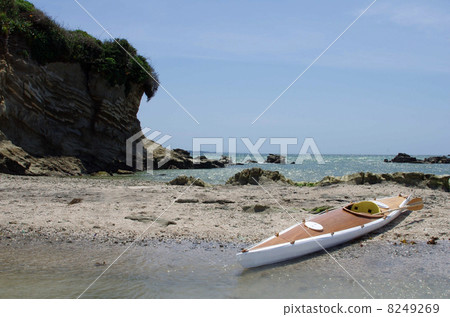 Nagasaki-shi coast and his own sea kayak 8249269