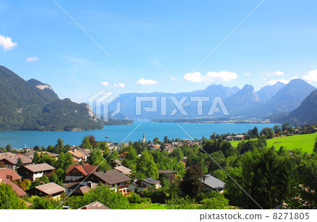 Wolfgangsee lake in Alps, Austria 8271805