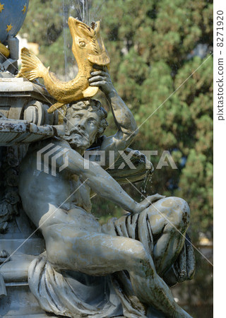 Atlases in the base of Fountain Night in Gurzuf Atlases in the base of Fountain Night in Gurzuf 8271920