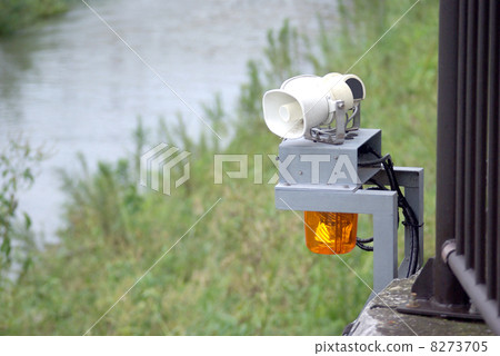 River increased water warning device 8273705