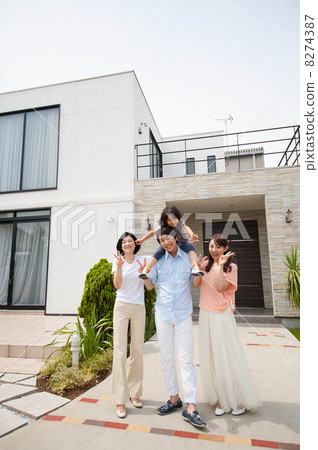 A family taking a commemorative photo in front of the family 8274387