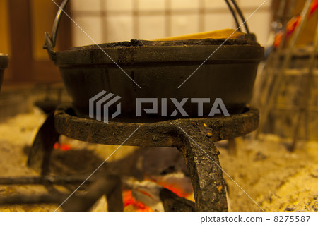 爐膛和鐵鍋 爐膛和鐵鍋 8275587