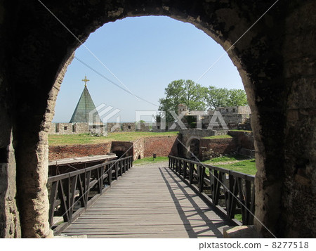 Visiting the city of Serbia (Jindan gate of Kalemegdan Park, Belgrade) Visiting the city of Serbia (Jindan gate of Kalemegdan Park, Belgrade) 8277518