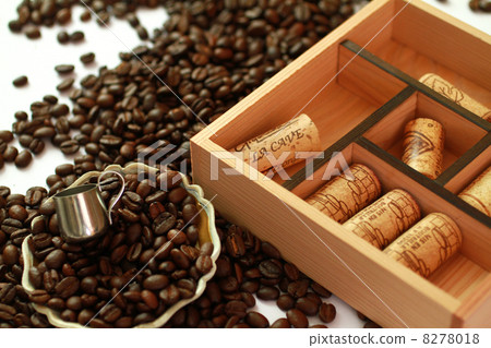 Coffee beans and wine cork 8278018