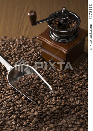 Coffee mill and scoop 8278118