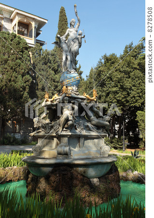 Fountain Night in Gurzuf 8278508