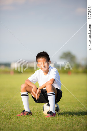 A soccer boy 8278984