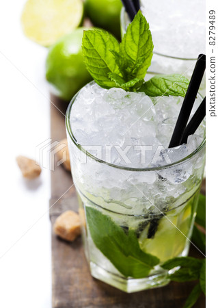 Mojito cocktail 8279489
