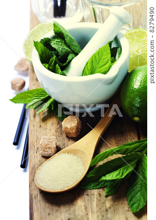cocktail ingredients 8279490