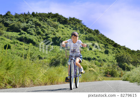 騎自行車的女孩 8279615