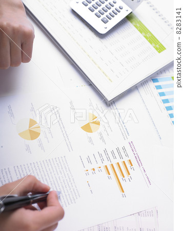 Analyzing Business Data 8283141