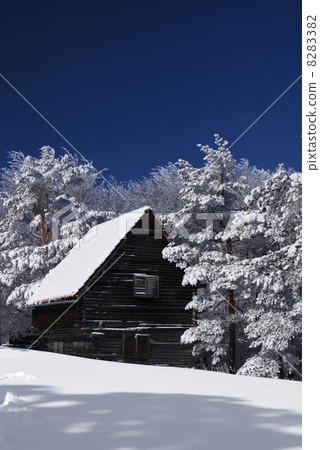 Mountain house in snow 8283382