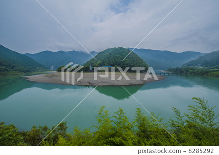Shimanto River in bamboo grove. . . 8285292
