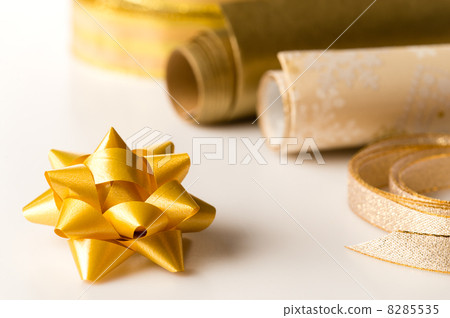 Golden wrapping paper and bow present decoration Golden wrapping paper and bow present decoration 8285535