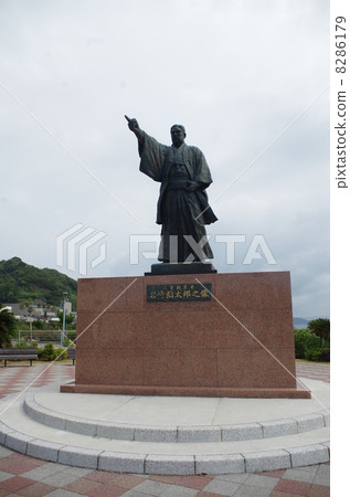 Bronze statue of Iwasaki Yatarou 8286179
