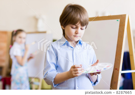 Cute boy painting Cute boy painting 8287665