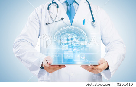 Doctor with tablet pc 8291410