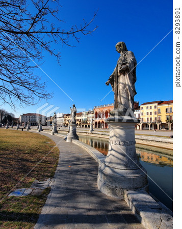 Big square in Padua 8293891