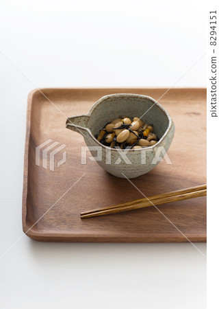 Boiled soybeans and hijiki seaweed 8294151