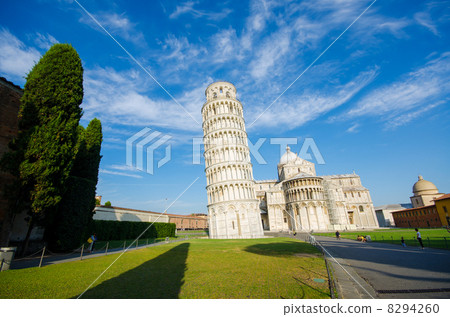 Famous leaning tower of Pisa during summer day 8294260