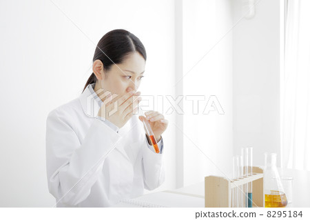 研究員 研究員 8295184