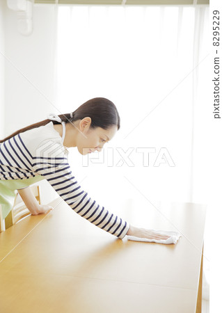 Housework service 8295229