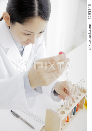 researcher  8295346