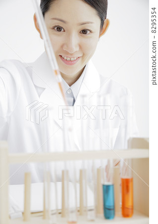 研究員 研究員 8295354