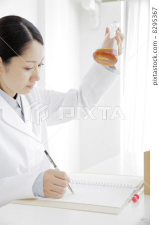 researcher  8295367