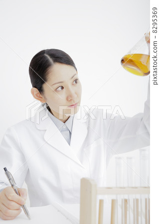 researcher  8295369