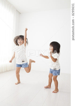 Children dancing 8295631