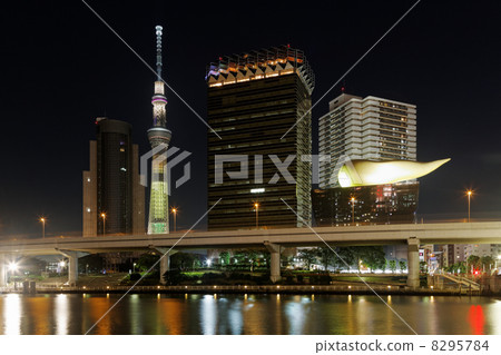 Light up of the Tokyo Sky Tree · Landscape shining in the Mekaga and Sumida Rivers 8295784