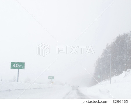 暴風雪公路 8296465