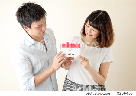 Purchase a house with a couple 8296495