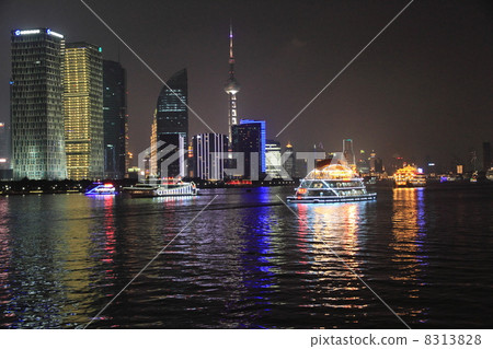 Shanghai's 1 million dollar night view 8313828