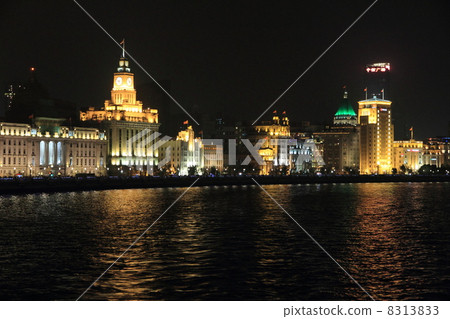 Shanghai's 1 million dollar night view 8313833