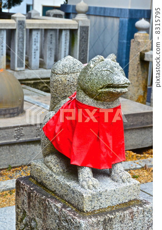 Araka Inari神社（Agen雕像）的狐狸雕像（Shikibu Shrine Shrine pref。/ Shimonoseki Shimonoseki Yamaguchi prefecture） 8315795
