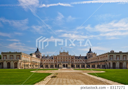 Royal Palace of Aranjuez (Spanish: Palacio Real de Aranjuez) Royal Palace of Aranjuez (Spanish: Palacio Real de Aranjuez) 8317271
