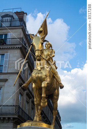 Jean of Ark gold statue 8317288