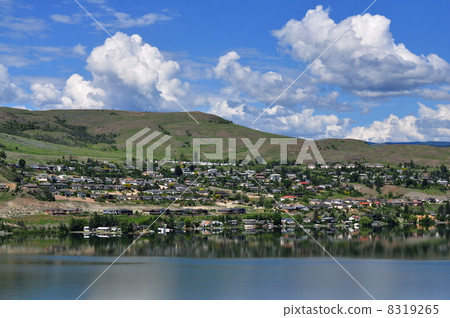 Canadian country town Canadian country town 8319265