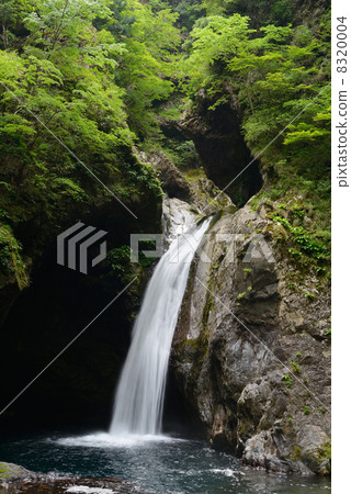 Cauldron waterfall 8320004