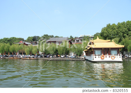 West Lake of Hangzhou, China West Lake of Hangzhou, China 8320555