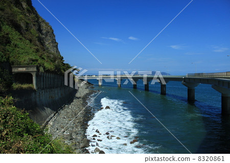 Ishibei Ueibashi and Ishibe gates 8320861