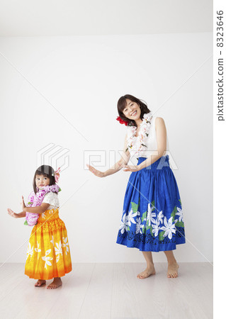 親子草裙舞 8323646